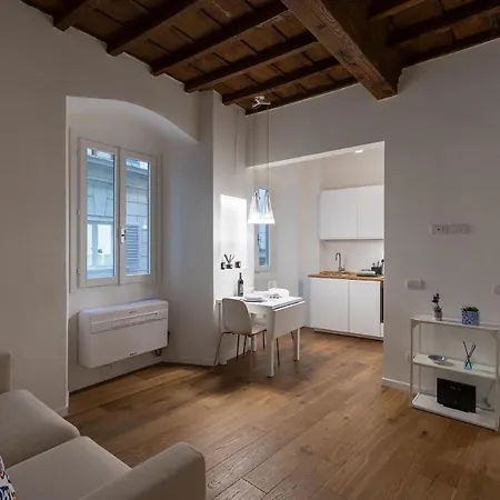 Alighieri's Suite-hosted By Sweetstay Apartment